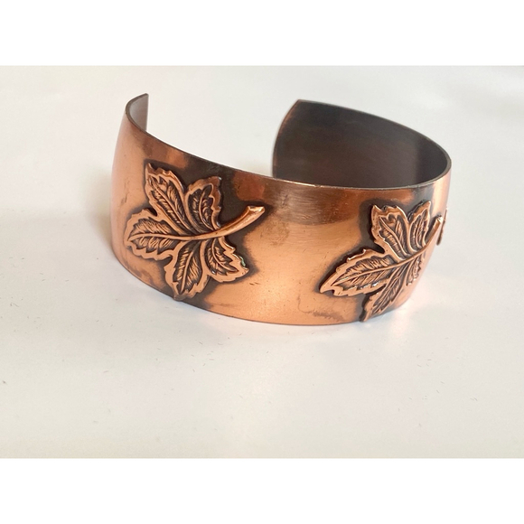 Vintage Maple Leaf Copper Cuff Bracelet. - Picture 4 of 6